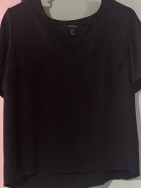 Forever 21 Black Short Sleeve V-Neck Top